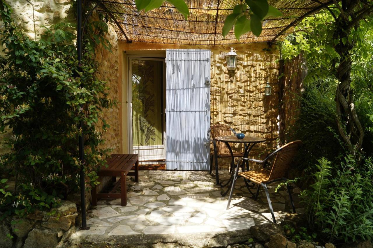 Mas Du Clos De L'Escarrat Jonquieres  Экстерьер фото